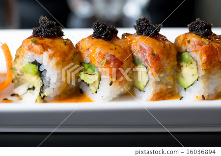 Sushi roll 16036894