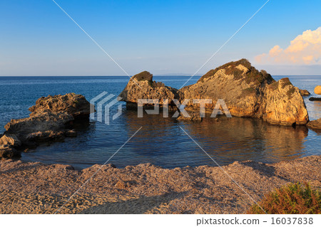stones in sea 16037838