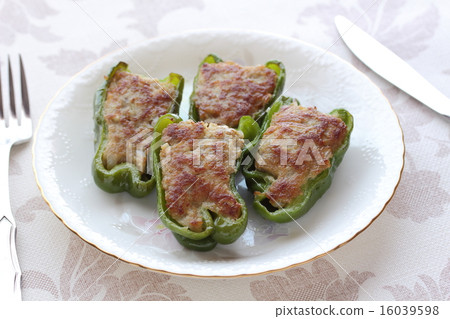 Stuffed peppers 16039598