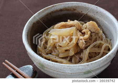 Simmered fish with konjac 16039742