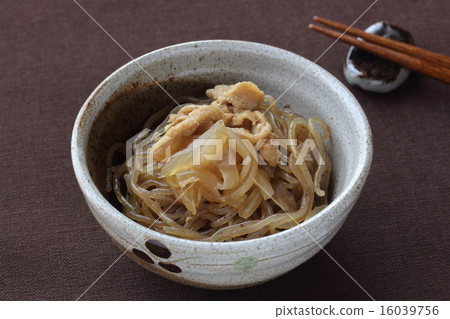 Simmered fish with konjac 16039756