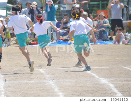Relay at sports day Relay at sports day 16041110