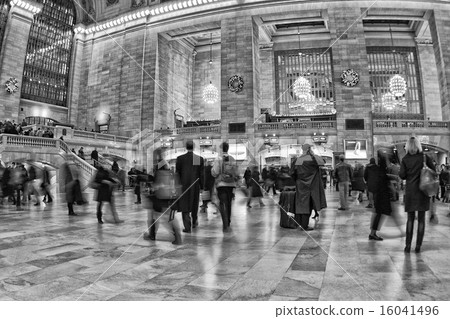 NEW YORK  Grand Central station full of people 16041496