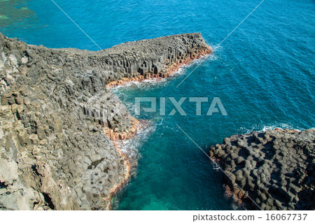 Basaltic columnar joint coast Basaltic columnar joint coast 16067737