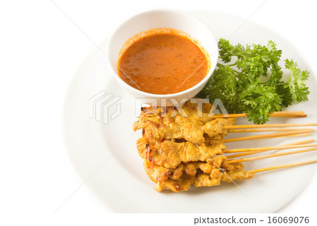 Barbecued Pork Skewers with Peanut Sauce 16069076