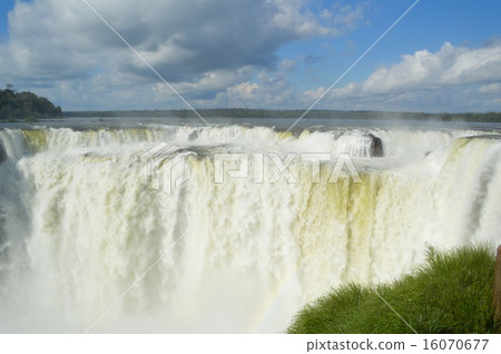 Iguazu Falls 16070677