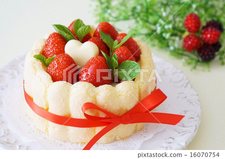 Charlotte cake 16070754