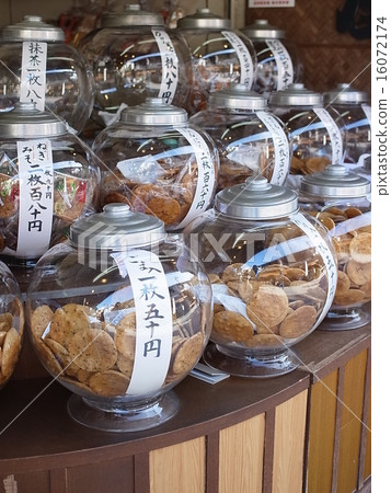 rice cracker rice cracker 16072174