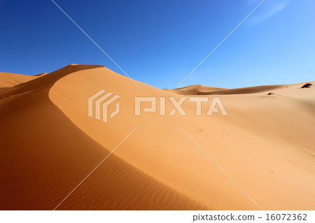 美麗的沙漠 16072362