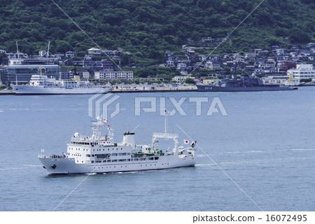 Practice ship "Oeun Maru" and Maritime Self Defense Force practice ship "Satoyuki" 16072495