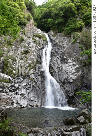 平和瀑布 16075927