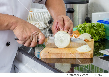Chef chopping onion Chef chopping onion 16076758