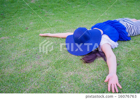 woman sleeping woman sleeping 16076763