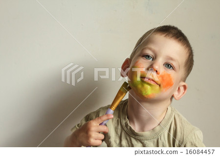 Child painting his face 16084457