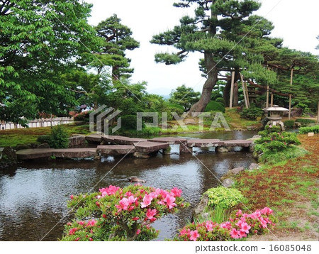 Kanrokoen Iwaoka Bridge made of 11 stones 16085048