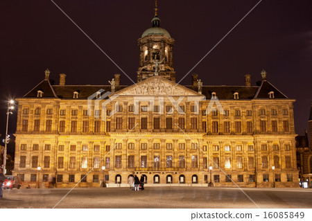 Royal Palace in Amsterdam at Night 16085849