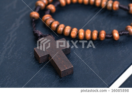 Christian cross necklace on Holy Bible book Christian cross necklace on Holy Bible book 16085898