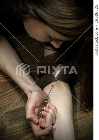 Young woman injecting drug. 16086328