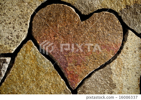 心臟由石頭製成 16086337