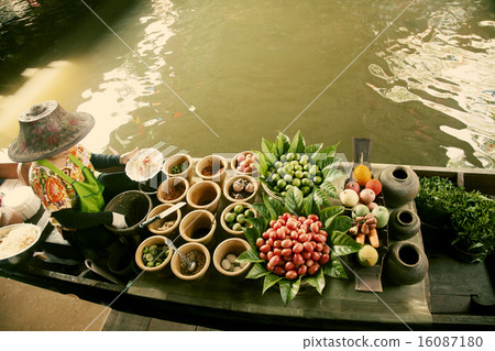 Floating market, Thailand 16087180
