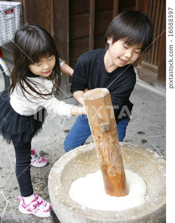 Mochi with a child Mochi with a child 16088397