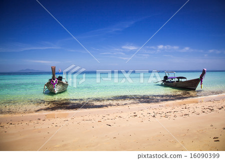 Longtail boats on the beautiful beach, Thailand Longtail boats on the beautiful beach, Thailand 16090399
