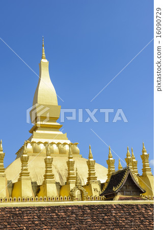 The golden pagoda Pha That Luang 16090729