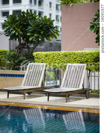 The poolside lounge chair 16091977