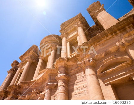 temple in Petra, Jordan 16093285