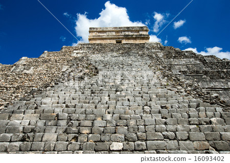Kukulkan Pyramid in Chichen Itza Site 16093402