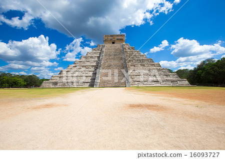 Kukulkan Pyramid in Chichen Itza Site 16093727