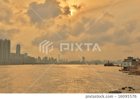 Hong Kong fishing valley at sunset , Lei Yue Mun 16095576