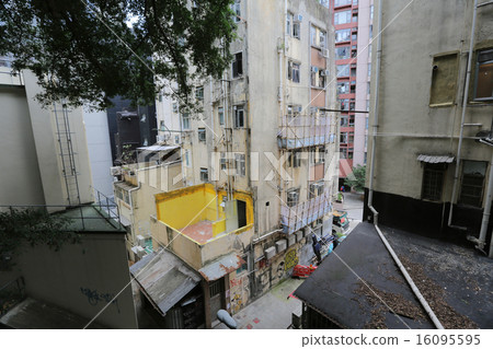 Old and New Building in central, Hong Kong 16095595