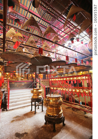 The interior of the Man Mo Temple 16095597
