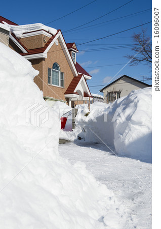 Residential area of heavy snow Residential area of heavy snow 16096007