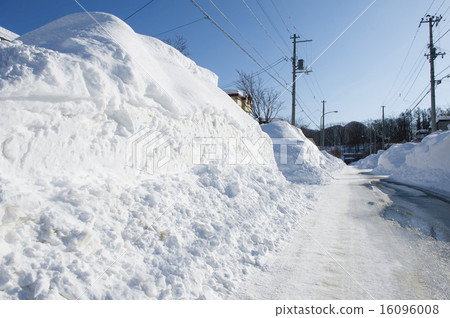 Road of heavy snowy ground Road of heavy snowy ground 16096008