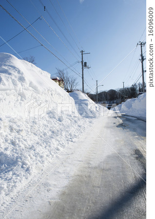 Road of heavy snowy ground Road of heavy snowy ground 16096009