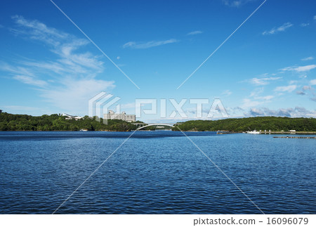 鹿島島英虞灣和鹿島大橋英虞灣和志摩觀光酒店伊勢志摩旅遊景點的風景 16096079