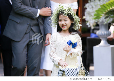Flower girl Flower girl 16099060