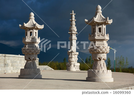Stone Lantern 16099360