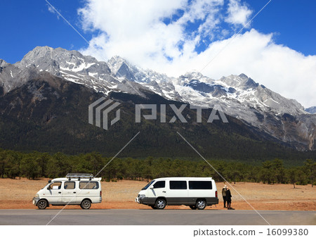 Jade dragon snow mountain 16099380