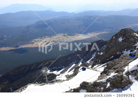 Jade dragon snow mountain Jade dragon snow mountain 16099391