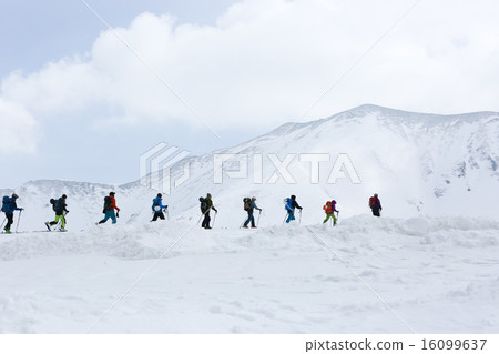 Snowboarding 16099637