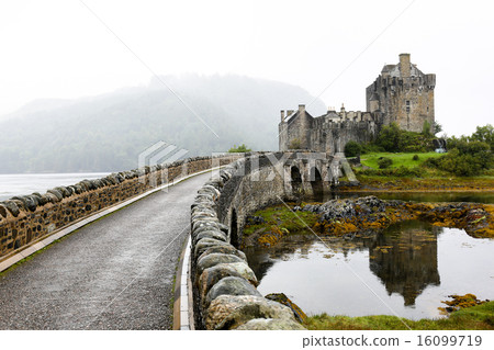 Eilean Donan Castle 16099719