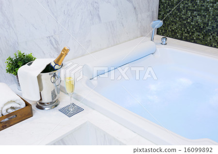 Champagne and Jacuzzi Spa 16099892