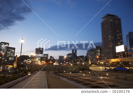 黃昏的城市 16100176