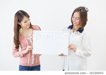 有白板的兩名婦女 有白板的兩名婦女 16100843