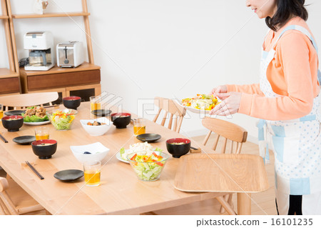 Dining table image 16101235