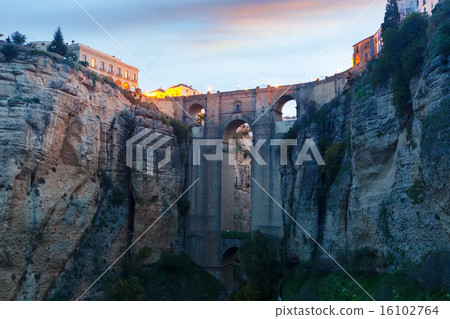Puente Nuevo bridge in early morning. Ronda 16102764