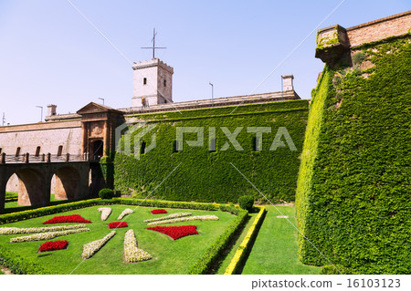 Gate of Castillo de Montjuic in Barcelona, Spain Gate of Castillo de Montjuic in Barcelona, Spain 16103123